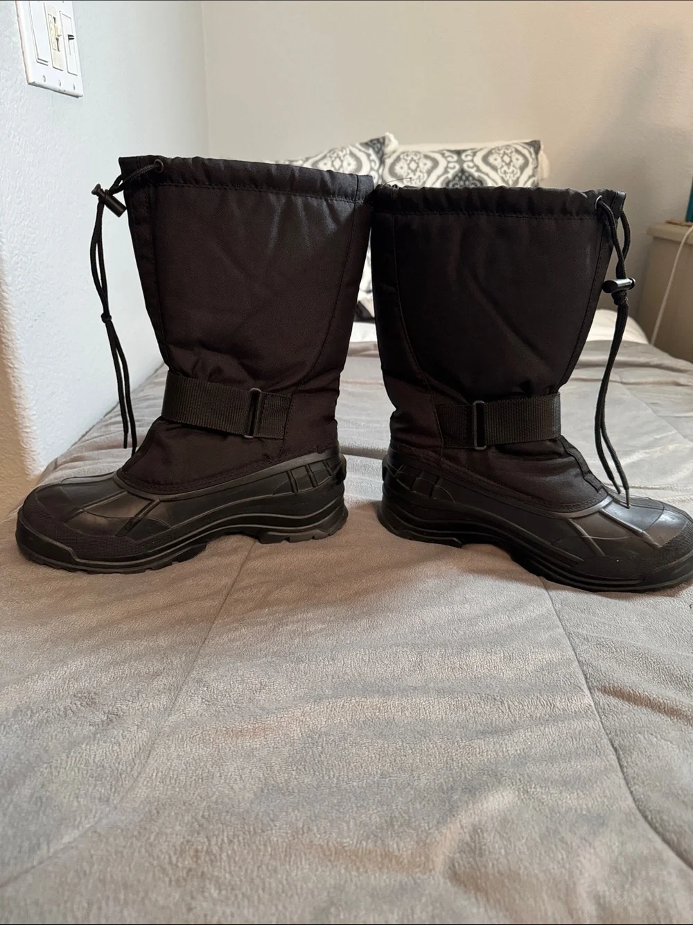 Kamik Black Waterproof Insulated Snow Boots for Men Sz 9M